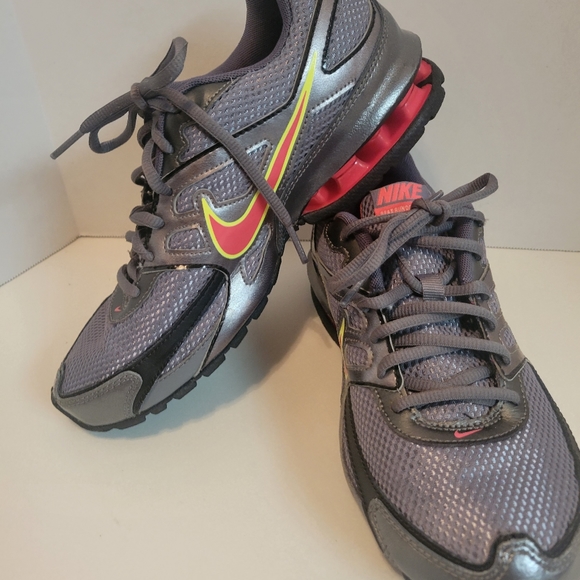 Nike Reax Run dominate Womens Run Dominate US Size 7 Gray Pink Sneakers Shoes - Picture 3 of 13